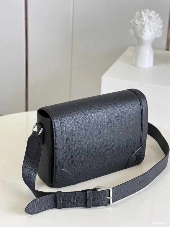 WIS MESSENGER LOUIS NEW VUITTON FLAP 0830